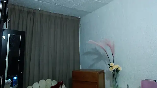 Snapshot of EngelCristaly chatting on October 2025 06:11:02 AM EngelCristaly online show from October 2025 06:11:02 AM