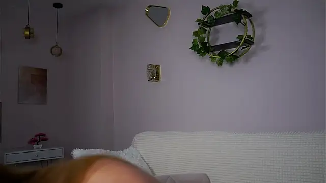 SunnivaCovil online show from October 2025 02:28:01 PM