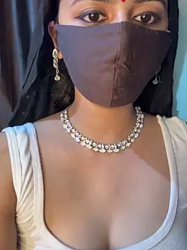 Dishasarmaa05 online show from May 2026 01:21:02 PM
