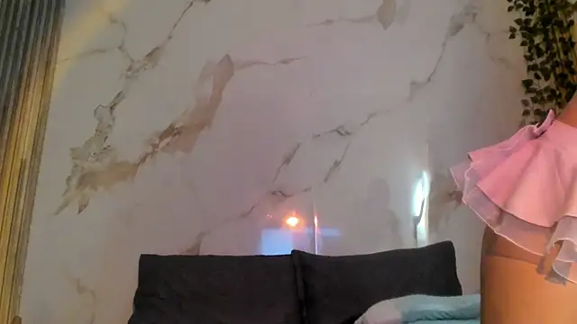 Little Lau1 online show from October 2025 08:05:02 PM