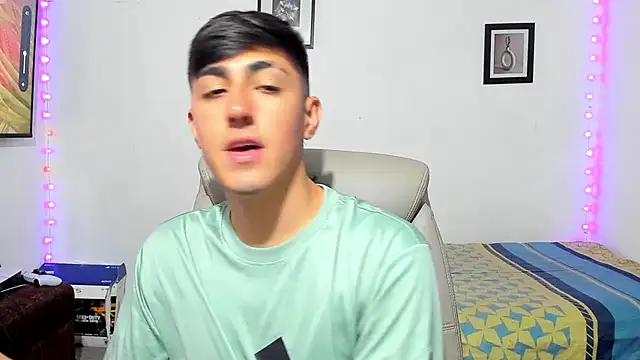 Snapshot of babymaik chatting on October 2025 09:15:02 PM babymaik online show from October 2025 09:15:02 PM