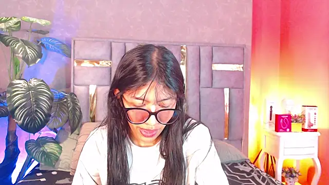 Tyla Ks online show from September 2025 07:39:02 PM