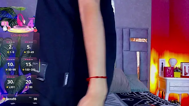 Tyla Ks online show from October 2025 07:44:02 PM