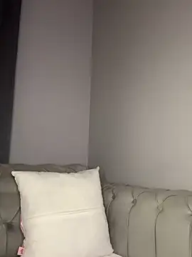 laraaaaaa online show from November 2025 09:36:01 PM