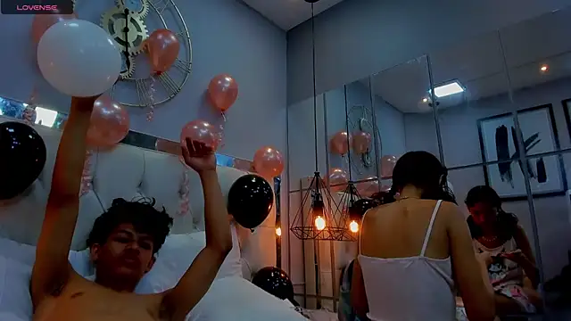 Snapshot of leslieanddrako chatting on October 2025 06:20:01 PM leslieanddrako online show from October 2025 06:20:01 PM