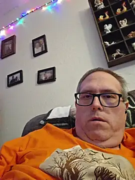 Snapshot of Smallone327 chatting on October 2025 08:40:02 PM Smallone327 online show from October 2025 08:40:02 PM