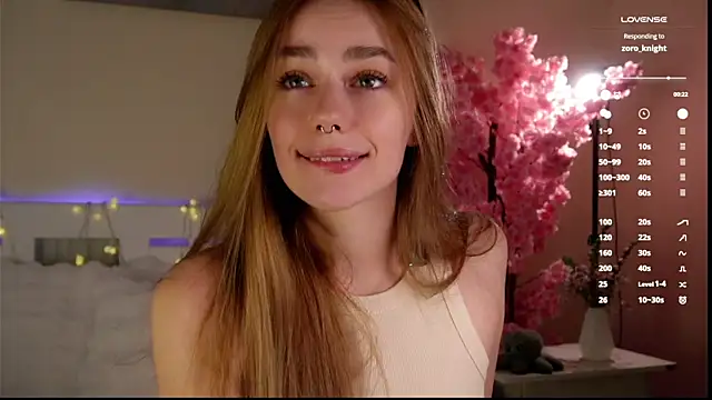 Snapshot of EmilaMills chatting on April 2026 07:45:01 AM EmilaMills online show from April 2026 07:45:01 AM