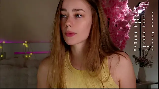 Snapshot of EmilaMills chatting on April 2026 01:14:02 PM EmilaMills online show from April 2026 01:14:02 PM