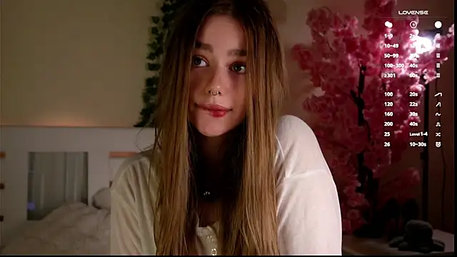 Snapshot of EmilaMills chatting on May 2026 12:15:02 AM EmilaMills online show from May 2026 12:15:02 AM