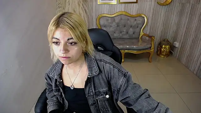 lili conor s online show from February 2025 03:20:01 AM