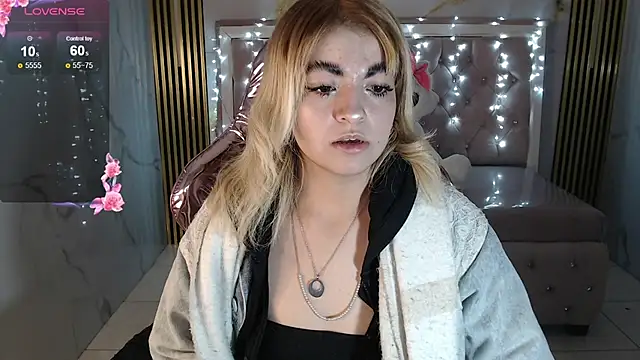 lili conor s online show from October 2025 03:57:01 AM