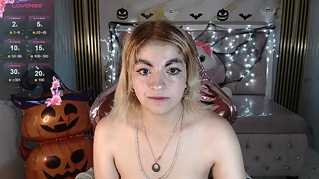 lili conor s online show from October 2025 03:48:01 AM