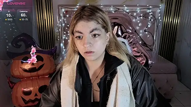 lili conor s online show from October 2025 04:05:02 AM