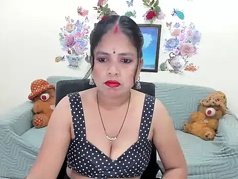 Snapshot of leahgotiii chatting on May 2026 03:01:02 AM leahgotiii online show from May 2026 03:01:02 AM