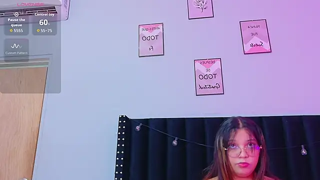 innocenthazel online show from October 2025 12:06:02 PM