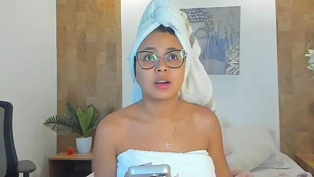 Lucia Brown  online show from April 2026 12:34:01 AM