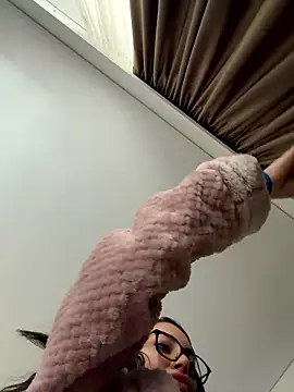 Mia Splash online show from January 2026 08:07:01 AM