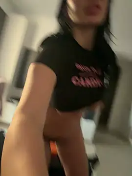 Mia Splash online show from March 2026 03:51:01 PM