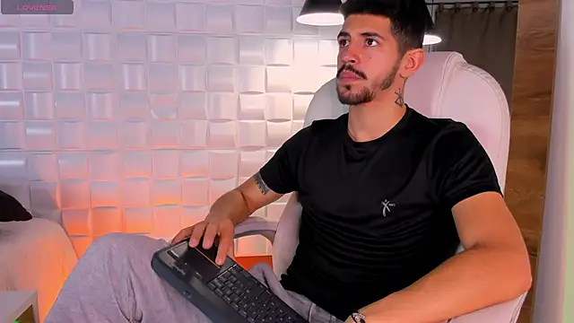 Snapshot of AlejandroStormm chatting on September 2025 10:20:01 PM AlejandroStormm online show from September 2025 10:20:01 PM