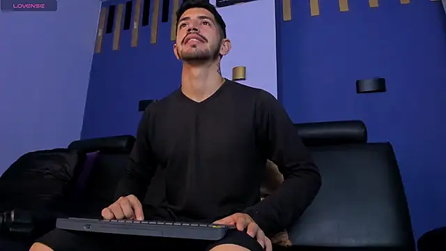 AlejandroStormm online show from October 2025 09:45:01 PM