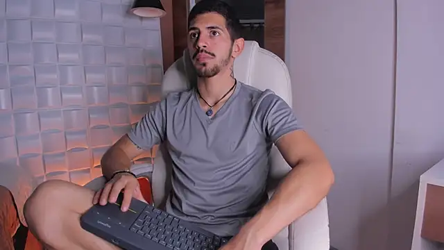 Snapshot of AlejandroStormm chatting on November 2025 08:20:01 PM AlejandroStormm online show from November 2025 08:20:01 PM