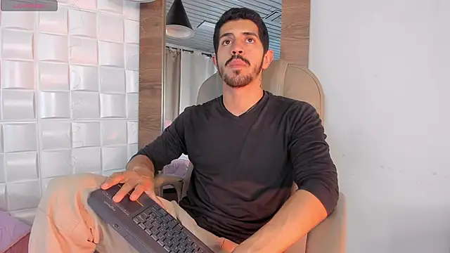 Snapshot of AlejandroStormm chatting on February 2026 03:32:02 AM AlejandroStormm online show from February 2026 03:32:02 AM