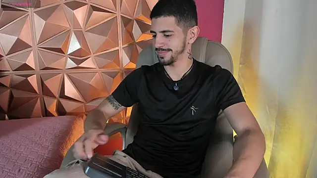AlejandroStormm online show from April 2026 04:01:01 AM