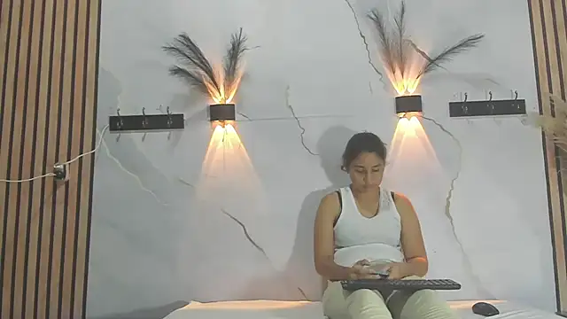 Snapshot of ElizaAndQuisha chatting on September 2025 01:02:01 PM ElizaAndQuisha online show from September 2025 01:02:01 PM
