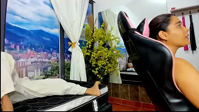 ElizaAndQuisha online show from November 2025 01:00:02 PM