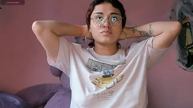 Maddy Jhonsson online show from October 2025 06:42:02 PM