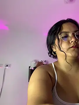 Snapshot of Leah_yuah_ chatting on February 2025 06:07:01 AM Leah yuah online show from February 2025 06:07:01 AM