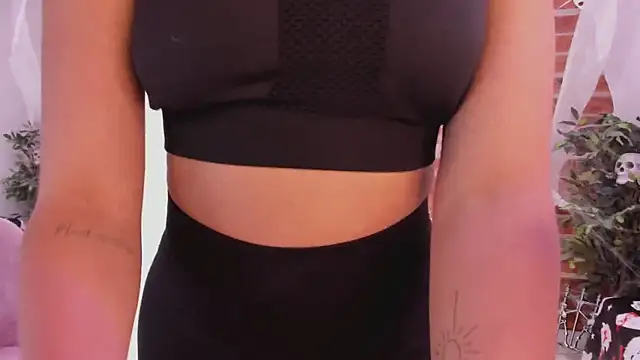 Laura Bonnet  online show from October 2025 05:09:02 PM