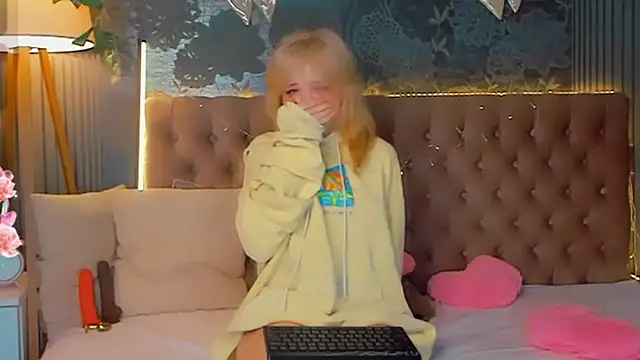 EmilyAngells online show from March 2026 07:03:01 AM