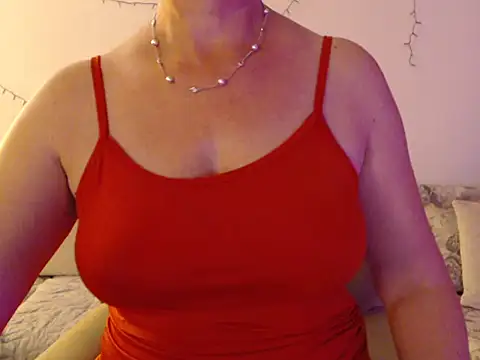 YourfantasyGiuly online show from June 2026 07:27:02 PM