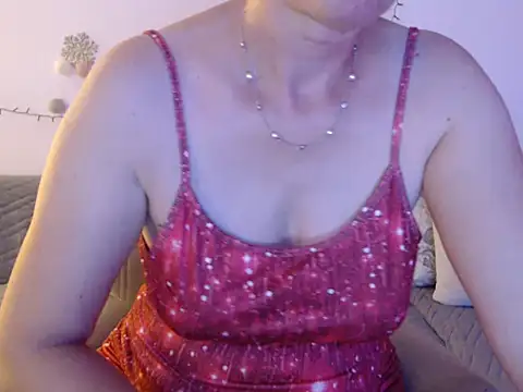 YourfantasyGiuly online show from June 2026 01:15:01 PM