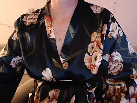 YourfantasyGiuly online show from June 2026 04:18:02 AM