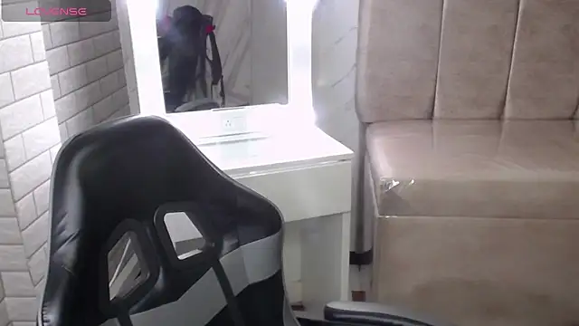 Isabella Collen v online show from February 2026 01:05:01 PM