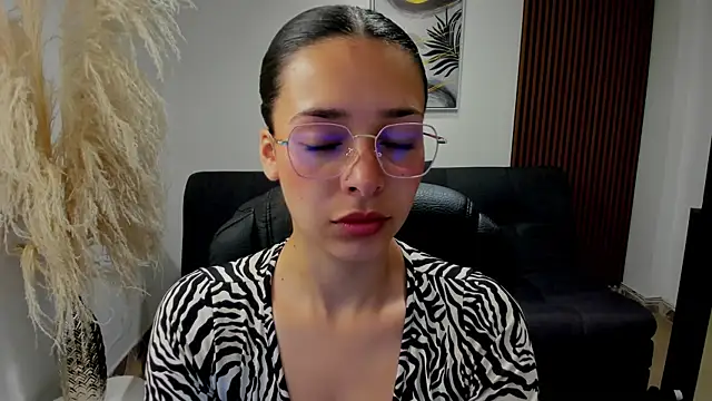 angeline davies online show from September 2025 01:26:02 PM