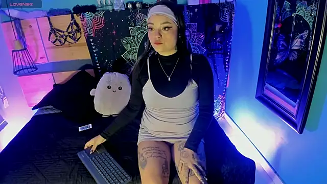 ChloeAllennn online show from April 2026 12:29:02 PM