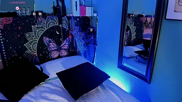 ChloeAllennn online show from April 2026 05:30:01 PM