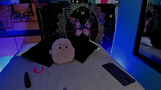 ChloeAllennn online show from June 2026 11:30:02 PM