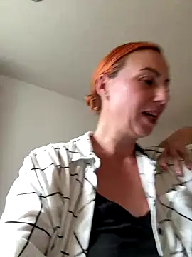 Snapshot of YNA_ELLA chatting on September 2025 09:42:02 AM YNA ELLA online show from September 2025 09:42:02 AM