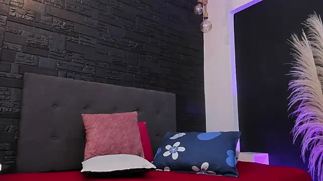 Maite Smith  online show from October 2025 12:16:01 PM