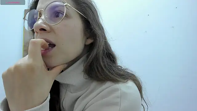 Snapshot of jessyegoldenn chatting on September 2025 11:52:01 PM jessyegoldenn online show from September 2025 11:52:01 PM
