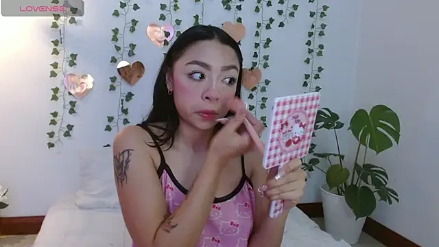 Snapshot of hellokitty__valery chatting on April 2026 02:38:01 AM hellokitty valery online show from April 2026 02:38:01 AM