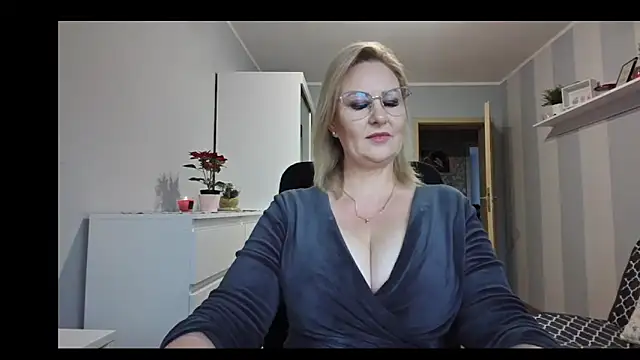 DianaLive online show from December 2025 07:24:01 AM