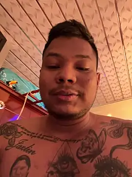 Snapshot of Saipuer31 chatting on December 2025 03:28:02 PM Saipuer31 online show from December 2025 03:28:02 PM