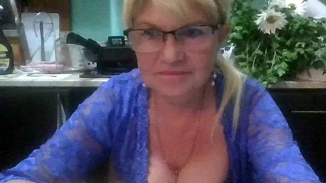 Snapshot of Heidi-Helga chatting on September 2025 06:33:02 PM Heidi-Helga online show from September 2025 06:33:02 PM