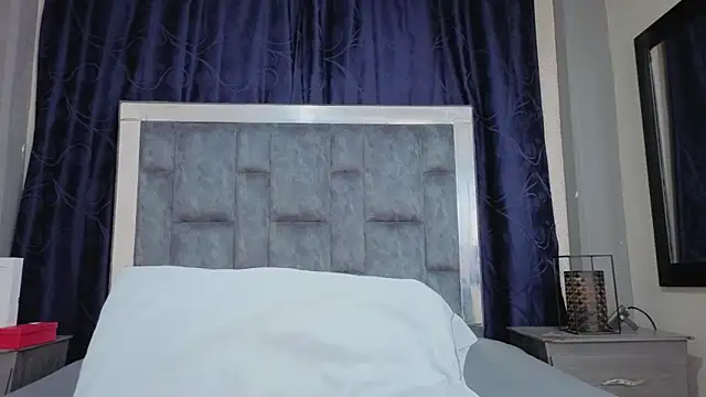 Snapshot of Effie_cooper chatting on September 2025 08:44:02 PM Effie cooper online show from September 2025 08:44:02 PM