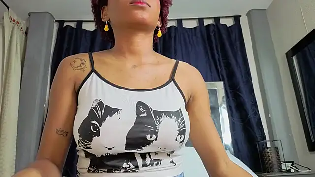 Snapshot of Effie_cooper chatting on September 2025 08:03:01 PM Effie cooper online show from September 2025 08:03:01 PM